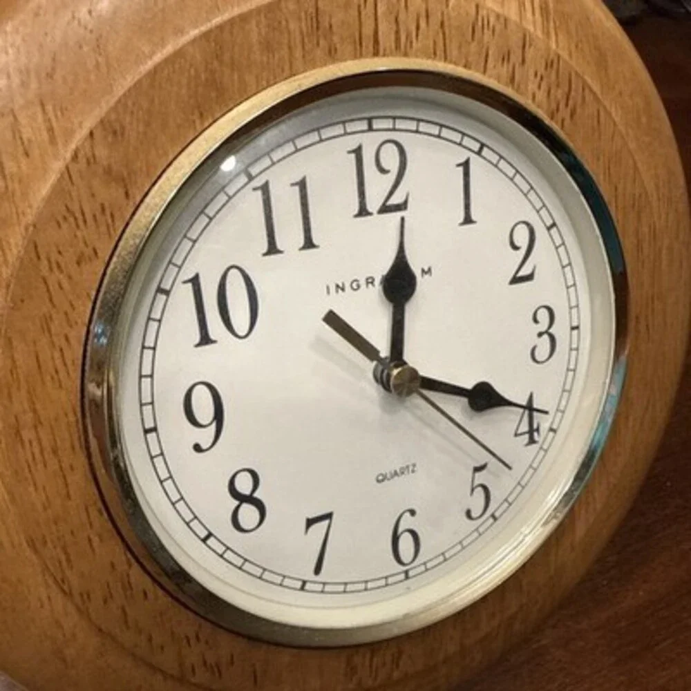 Vintage Ingraham 8.5in Quartz Wall Clock Brown Wood Frame Tested and Working